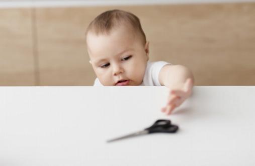 Como escolher o parador de porta certo para o seu filho pequeno