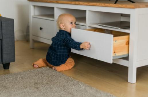 Protegendo sua casa para crianças: Fechaduras de segurança indispensáveis para gavetas e eletrodomésticos