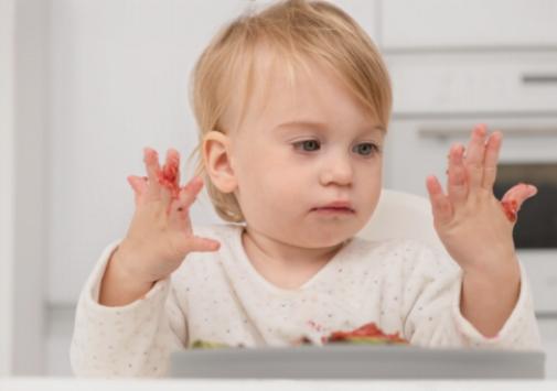 Os benefícios a longo prazo da linguagem de sinais para bebês para crianças pequenas