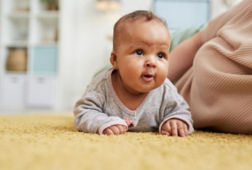 Do recém-nascido ao bebê: Ciclos de sono em constante evolução e como se adaptar
